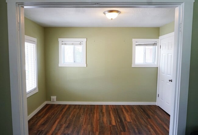 Photo - 571 E 2700 S