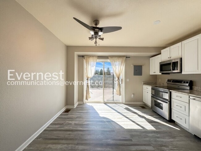 Photo - 2040 Oakcrest Cir