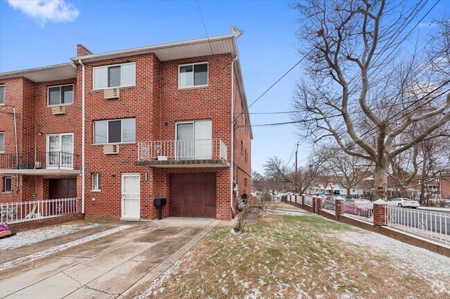 Building Photo - 2900 Tenbroeck Ave Unit #2 Rental