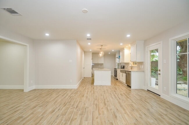 Photo - 7414 Grape St