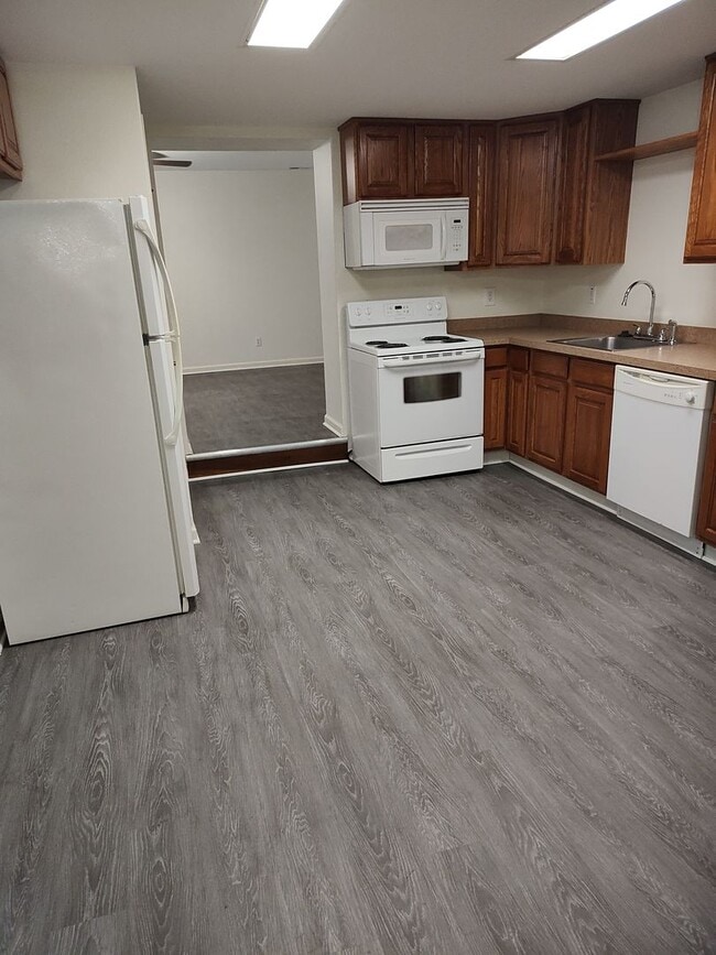 Photo - 134 E. Third Street Unidad Apartment F