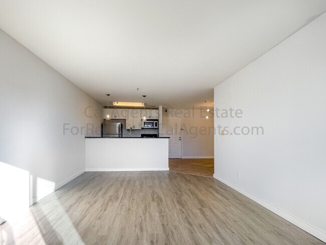 Photo - 6400 Christie Ave