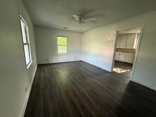 Photo - 1557 Sycamore St