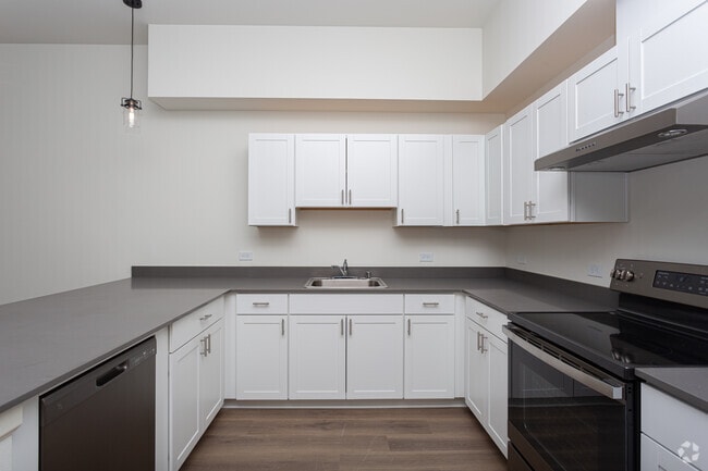 1BR, 1BA - 683SF