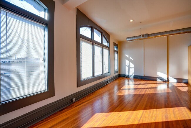 Photo - Spacious Newport Loft Unidad 913-2A
