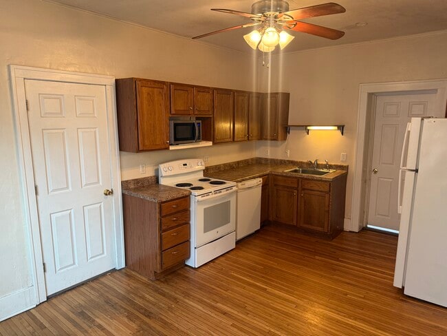 Kitchen - 810 E McCarty St
