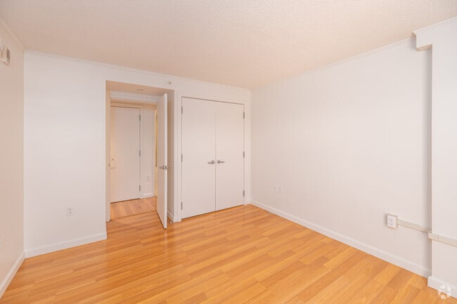 2BR, 2BA - 750SF - Bedroom