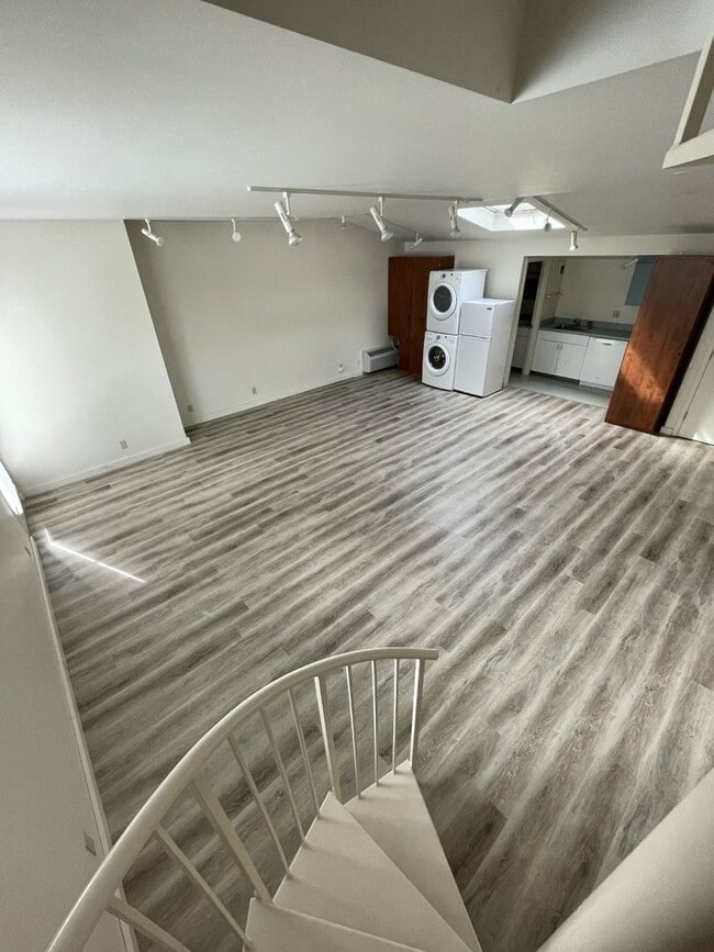 126 E Edgar St