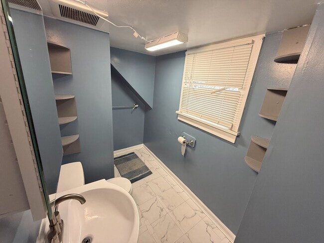 Photo - 1 Bedroom 1 Bath Upstairs Apartment Unit 1 - Upstairs