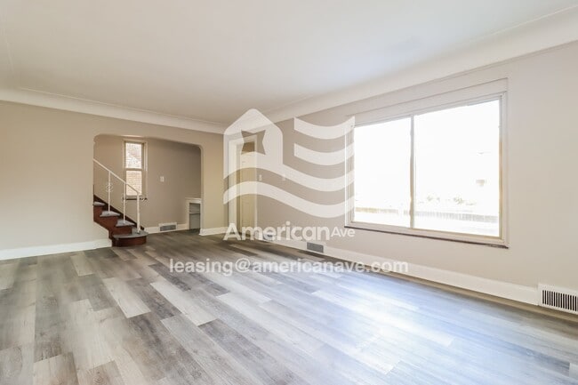 Photo - 14350 Rutherford St