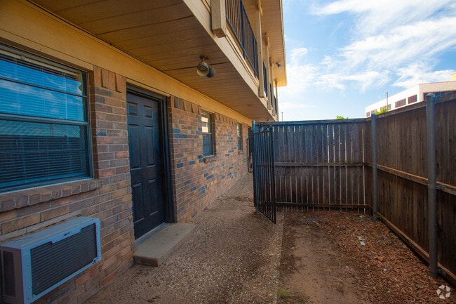 1BR 1BA- Patio