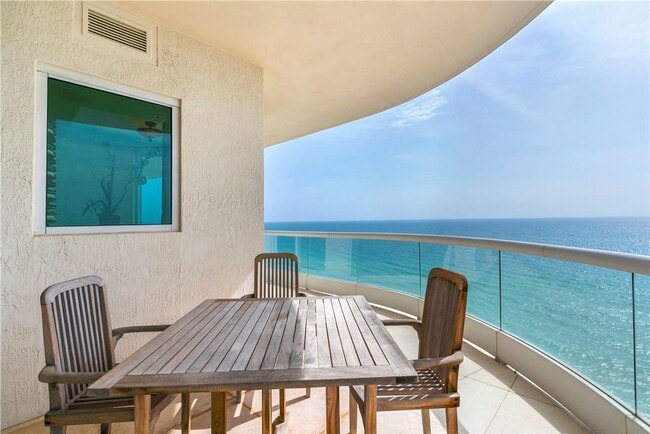 Photo - 16051 Collins Ave Unidad Turnberry