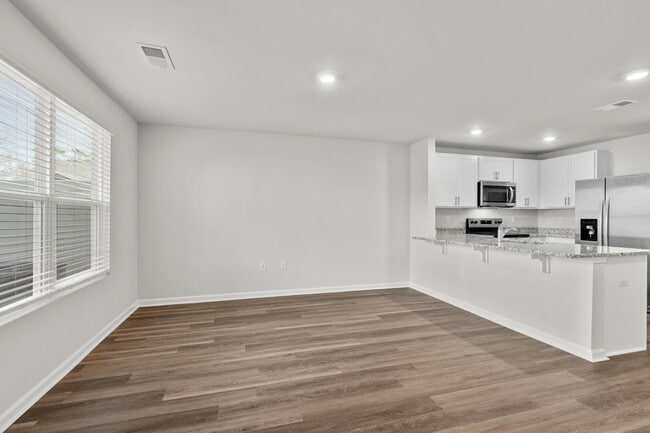 Photo - 531 Gemstone Blvd