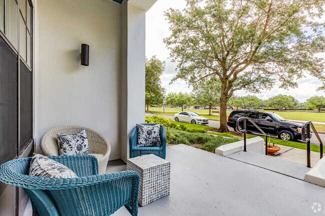 2 BR, 2 BA- 1,055-1,077SF