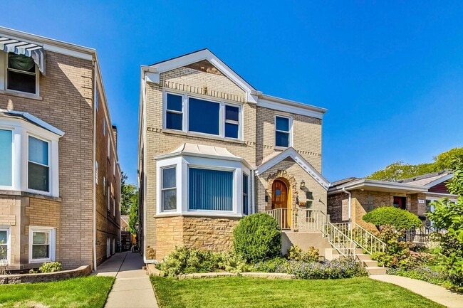 Building Photo - Beautiful turnkey Unit #2