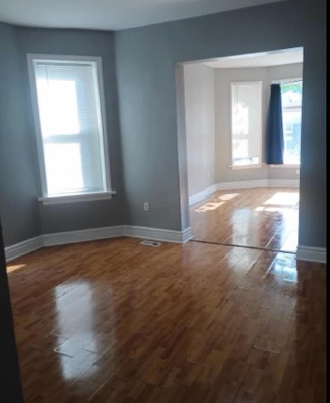 Building Photo - 6637 S Champlain Ave Unit 6637  Champlain Ave #1