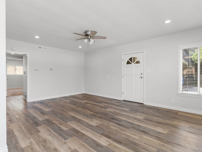 Photo - 1340 W Parade St Unidad 01