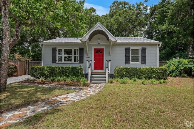 Building Photo - Old Village Cottage -Fully Furnished Rental