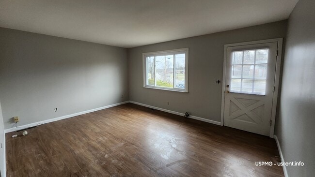 Photo - 852 Crowden Dr