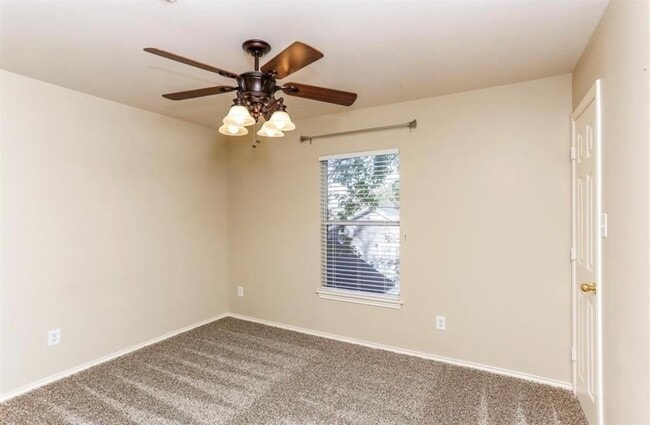 Photo - 730 Redwing Pl Dr