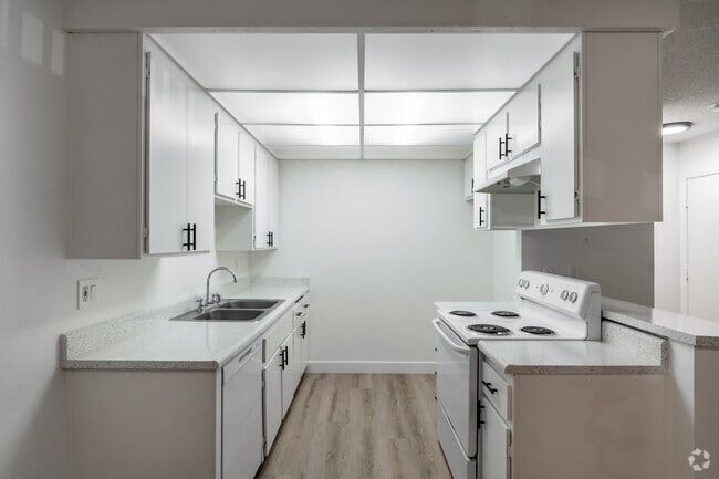 2BR, 1BA - 965SF
