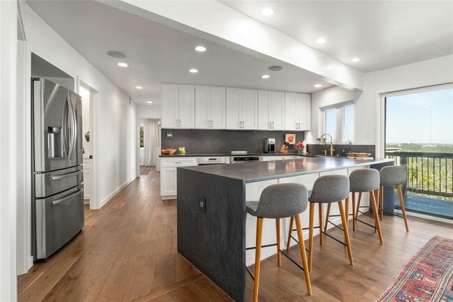 Photo - 1000 Redbud Trail