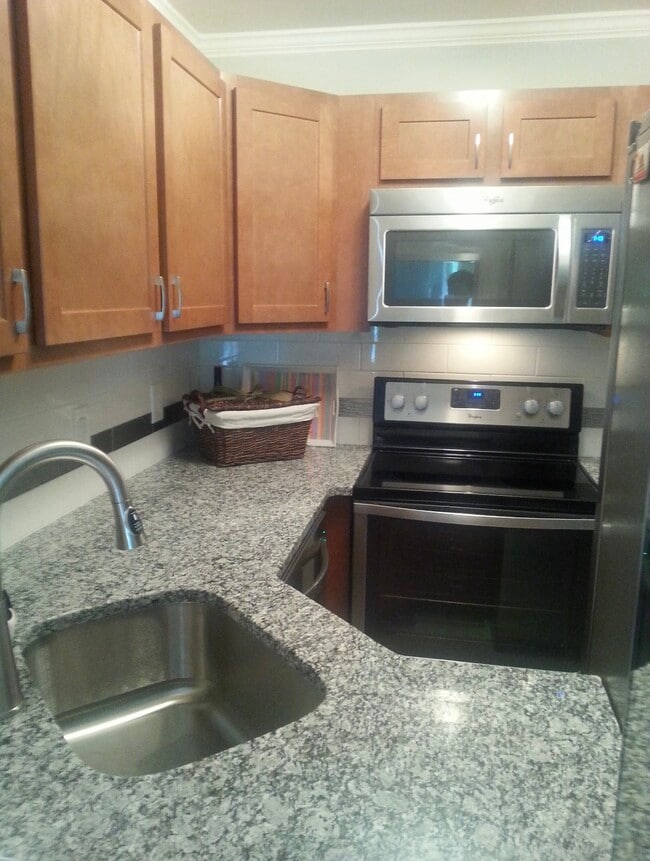 Building Photo - 2529 Senator Ct Unit H