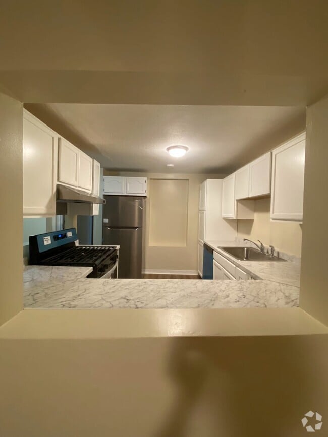 Building Photo - 510 Hess St Rental