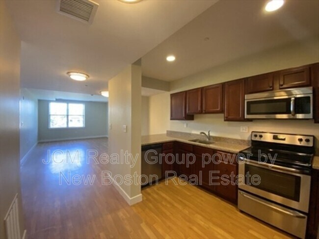 Photo - 20 Pond St Unidad U - 203 / U-302 / 1st Floor