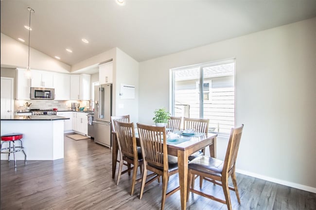 Photo - 1960 N Oakland St