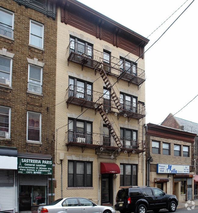 Building Photo - 5110 Palisade Ave Rental