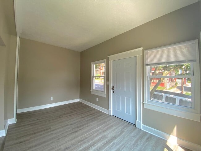 Photo - 5 bed/ 2 Bath Mins. from UC Only $750/pp (...