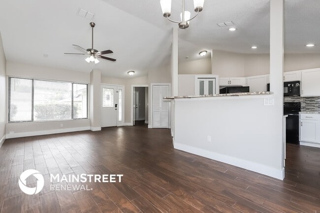 Photo - 1515 Kestrel Way