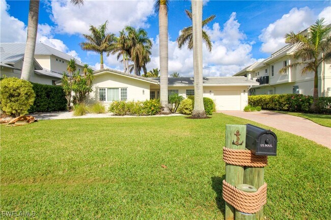 1353 Pelican Ave