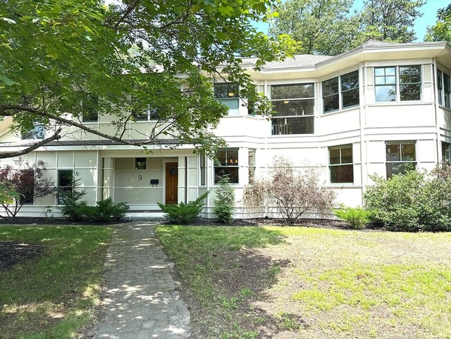 Building Photo - 9 Sunny Knoll Terrace
