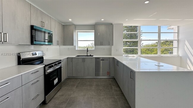 Building Photo - 2780 NE 183rd St Unit 701
