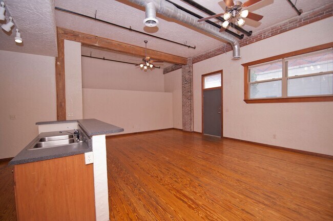 Photo - Market 105 Unidad M 105