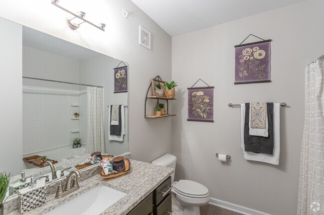1BR, 1BA - Harmony - 863SF - Bathroom
