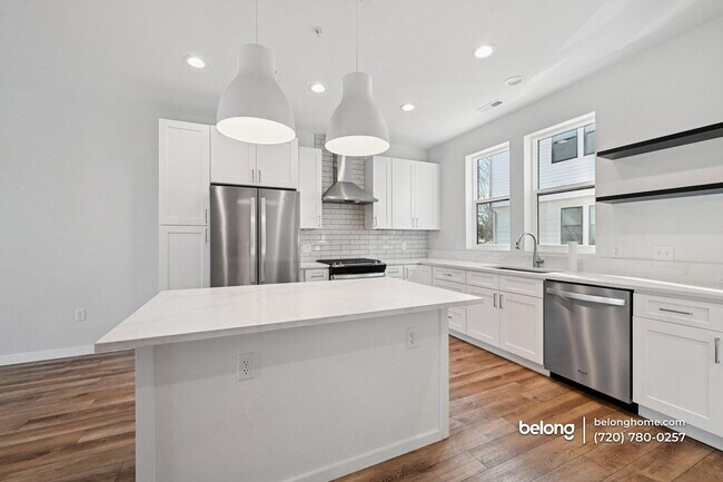 Photo - 1070 Balsam St