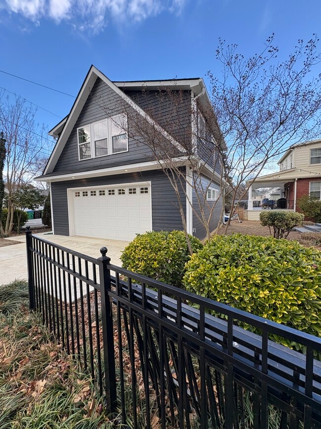 Photo - 3600 Moss Side Ave Unit B