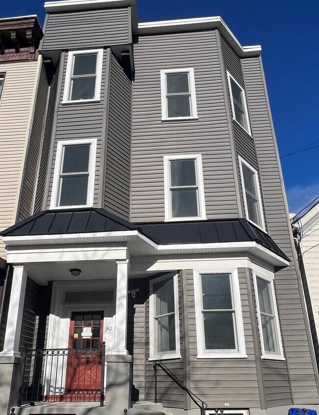 Front Entrance - 82 Reservoir Ave Unidad 1