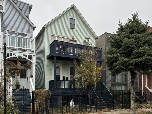 Building Photo - 1634 N Whipple St Unit B2