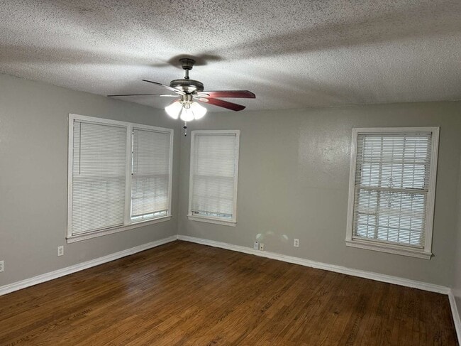 Photo - 1018 E Waco Ave