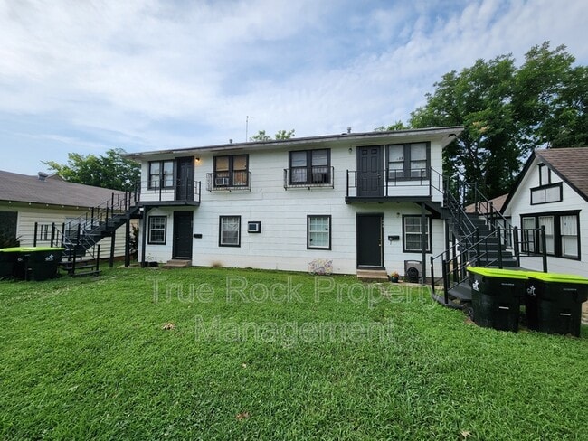 Building Photo - 809 E 17th St
