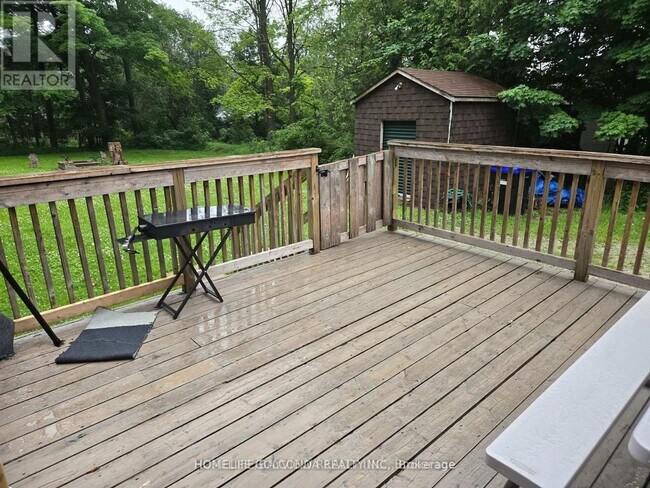 Photo - 15 Poplar Crescent