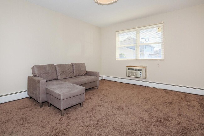 Photo - Chestnut Square