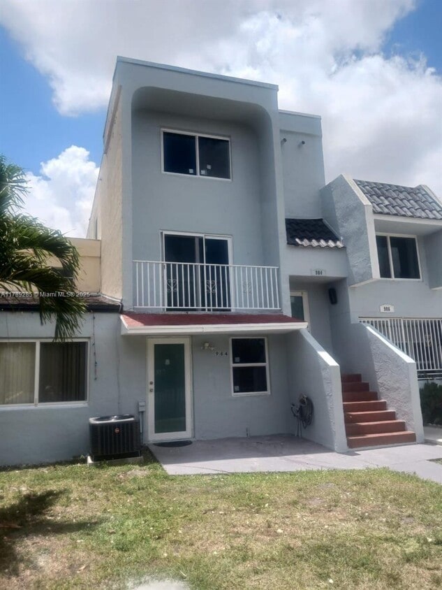 Photo - 984 West 40th Street, Hialeah, FL 33012 - 3 BR 2.5 BA Townhouse