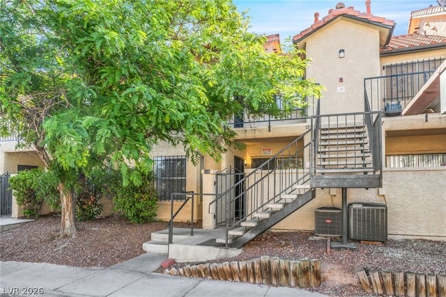 Building Photo - 3602 Gaylord Dr Unit 155