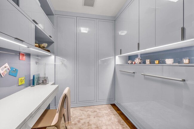 Photo - 157 W 57th St