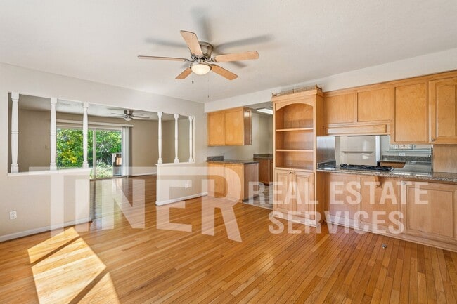 Photo - 6138 Cherrelyn Way